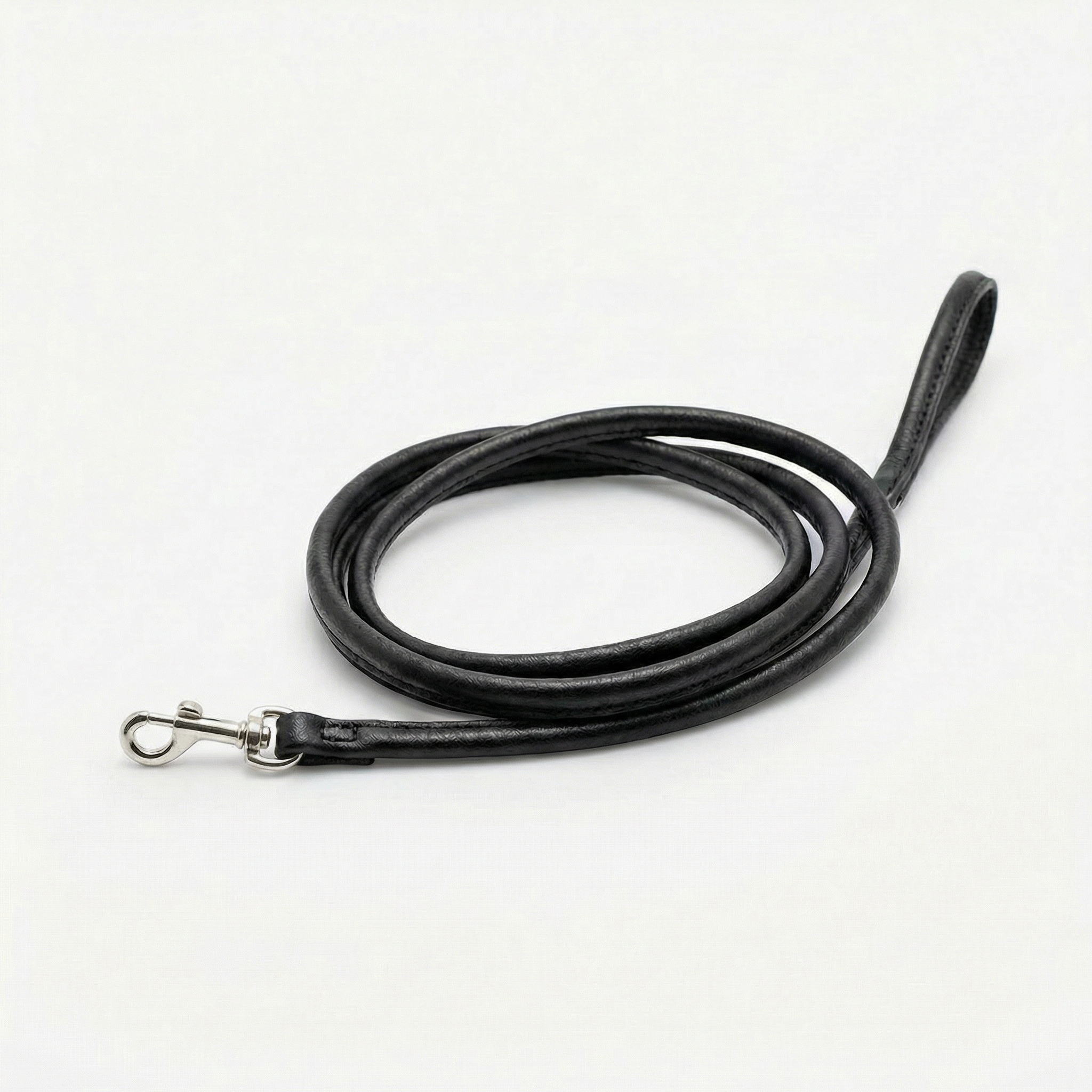black-dog-lead-small-silver.png
